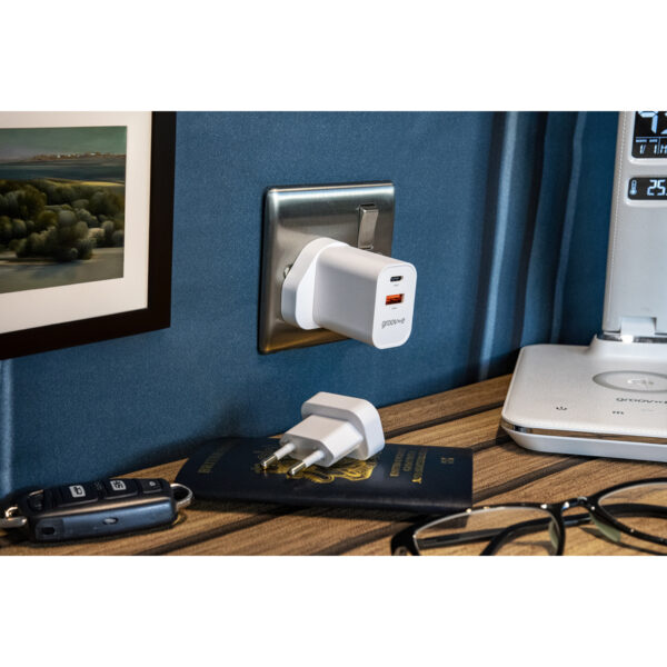 Groov-e GVMA113WE USB-C & USB-A Mains Charger 20W with Worldwide Travel Adaptors - White - Image 5
