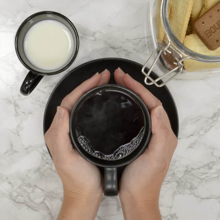 Lloytron E1201WI KitchenPerfected 1000w 0.9Ltr Lightweight Corded Travel Kettle - Cream - Image 3